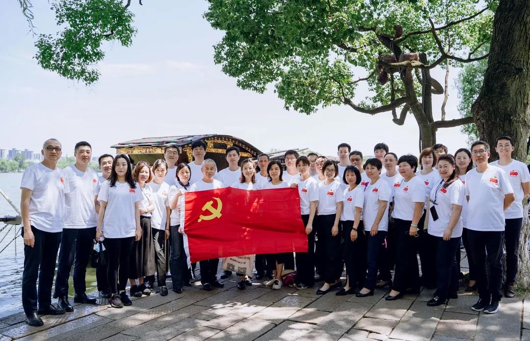 东昌集团党员代表“追寻一大足迹，共庆建党百年”
