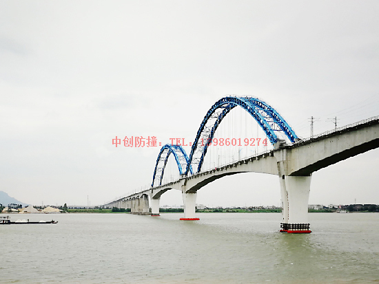 广珠货运铁路西江特大桥防撞设施