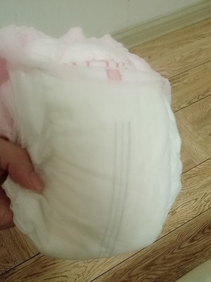 小宝宝的纸尿裤用了之后会起坨，它是产品质量问题吗?