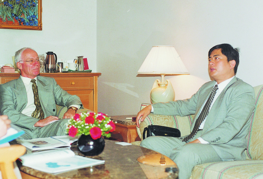 President Bin Chen in a meeting with the ambassador from New Zealand