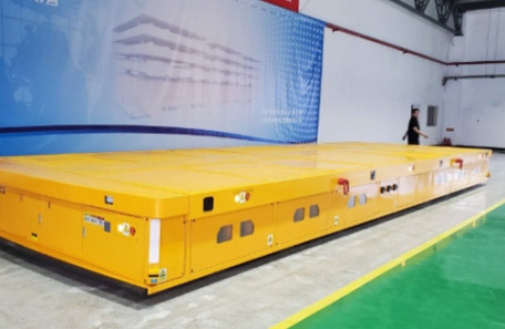 国内首台240吨重载自动导引运输车在天津下线