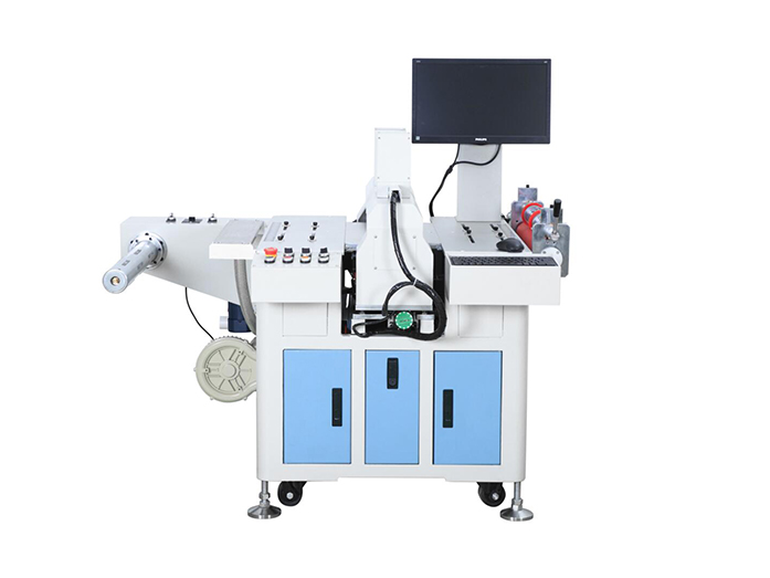 Roll-to-roll punching machine