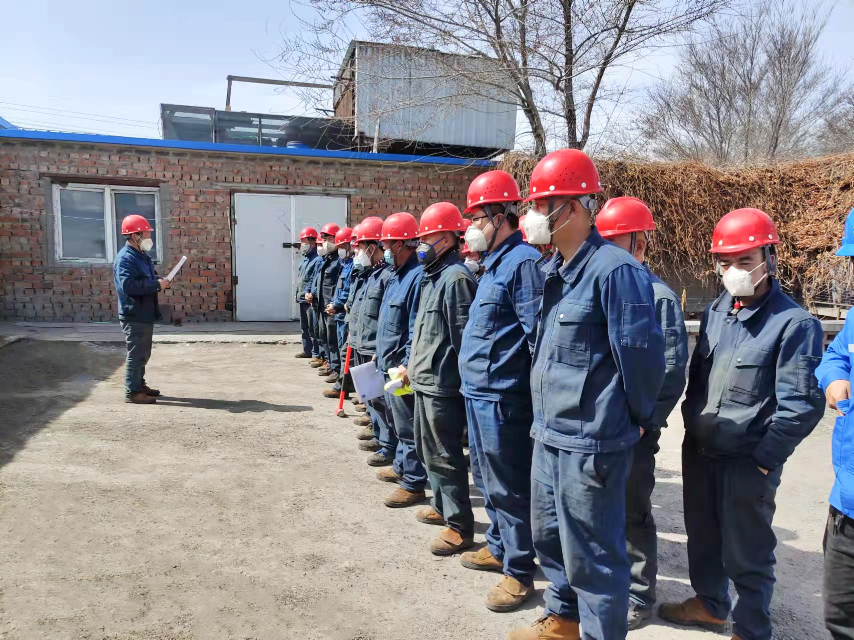 新疆中泰矿冶有限公司电石厂19号电石炉循环水管线、炉墙围板安装工程