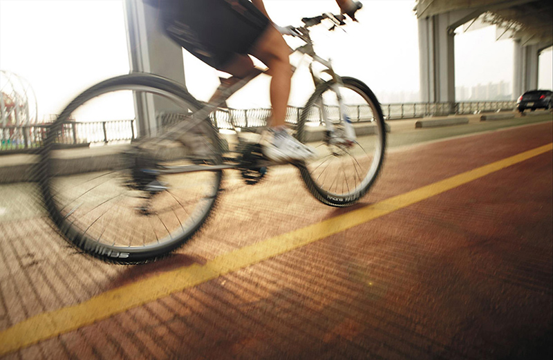 自行车配件的重量永远和价格成反比，一个码表座顶辆自行车