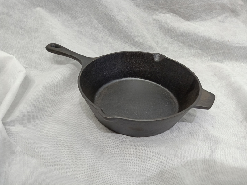 pre-seasoned cast iron saucepan