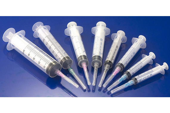 DISPOSABLE SYRINGE WITH NEEDLE