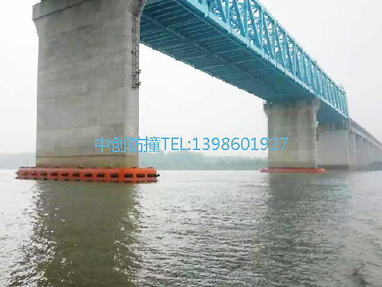 安庆铁路长江大桥防撞设施