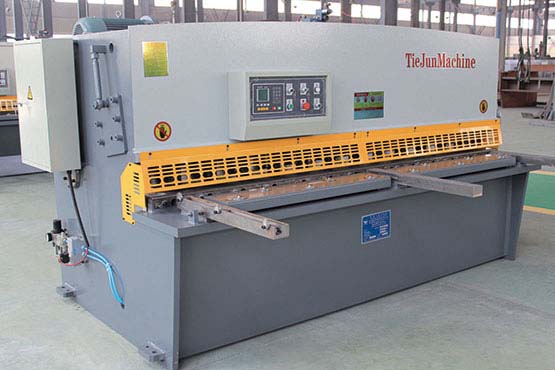 QC12K-6x2500液压数控摆式剪板机