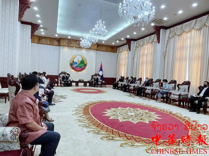 梁振英率共享基金会代表团拜会老挝总理并向老挝政府捐赠医疗防疫物资