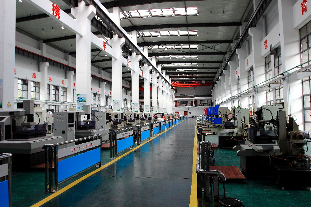 Proyecto de integración de producción y educación de la Comisión Nacional de Desarrollo y Reforma: Hangzhou Dajiangdong "Fabricación inteligente" Base pública abierta de capacitación en habilidades de moldes