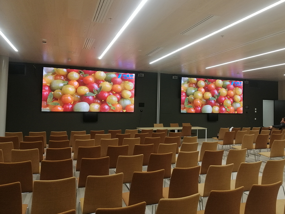 Малый экран P1.9 площадью 13 квадратных метров в конференц-зале норвежских университетов