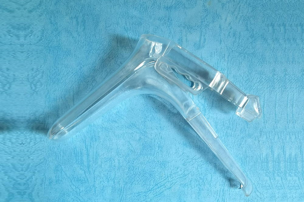Disposable sterile vaginal dilator
