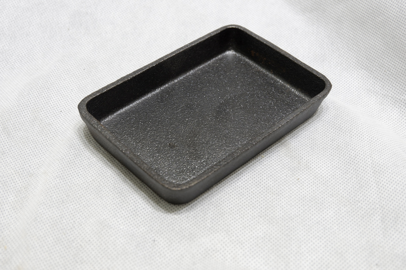 pre-seasoned cast iron baking pan