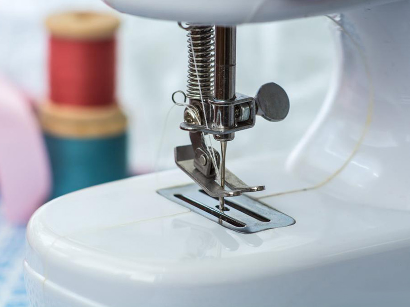 缝纫机制衣注意布料不平