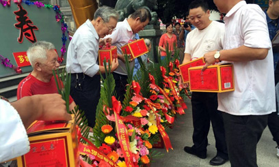 九九重阳节，春生堂公司在漳州地区为老年人送礼