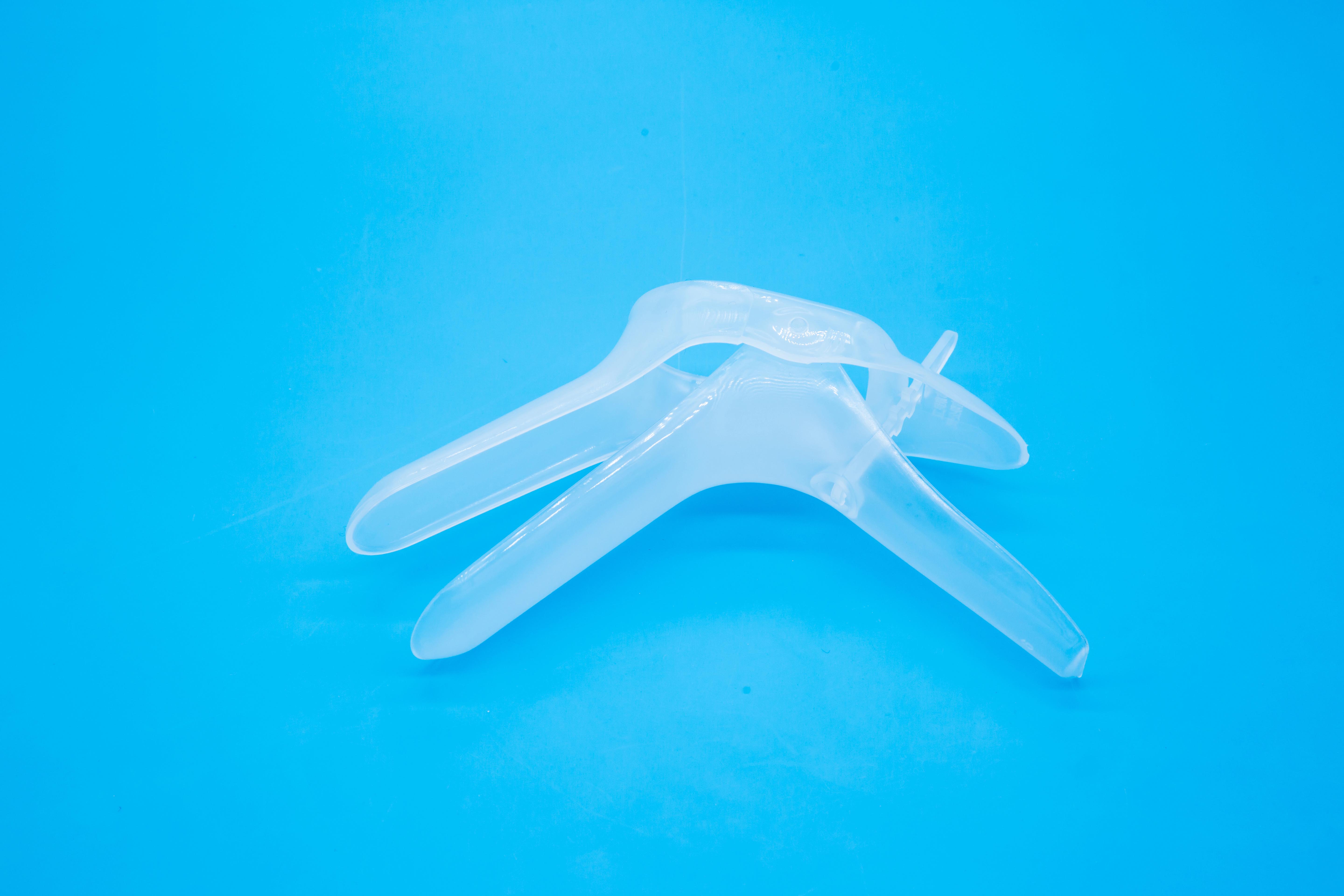 Sterile vaginal dilator for single use