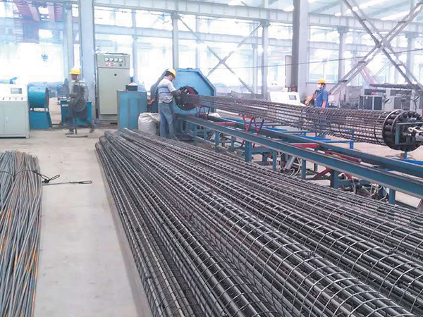 Automatic rolling welder for steel frame of electric pole