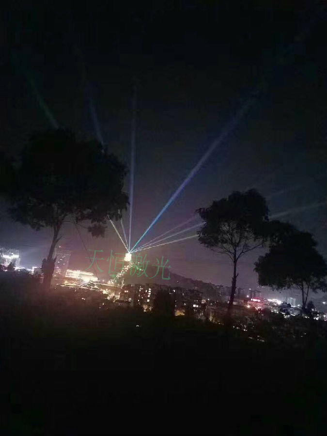 四川省广元市剑阁县宝龙山的一套THD-C03-15WRGB型彩色激光地标灯