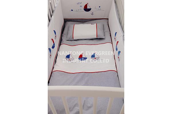 Crib bedding set