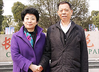 В марте 2012 года г-н Хуан Лисинь, секретарь муниципального комитета партии города Уси, в сопровождении г-на Ли Лянбао, председателя правления, проинспектировал нашу компанию.