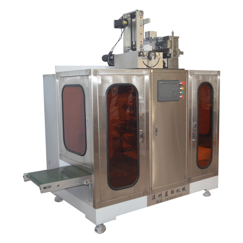 Automatic wipes packaging machine