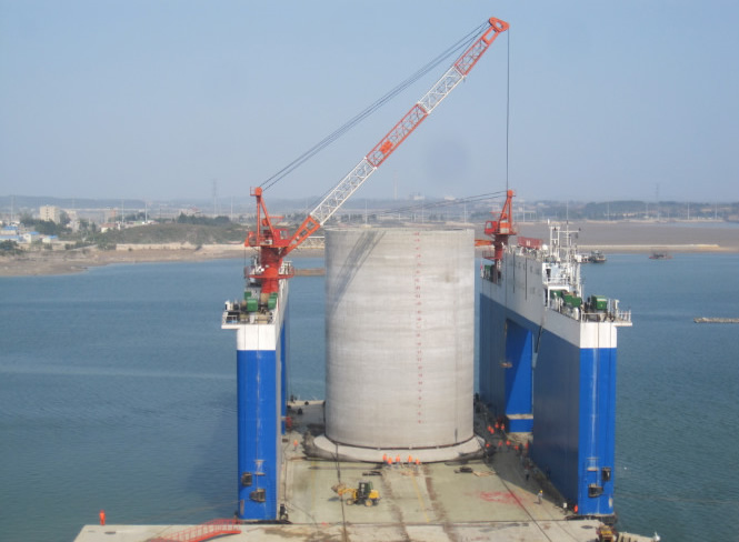 钦州港30万吨码头工程圆筒出运