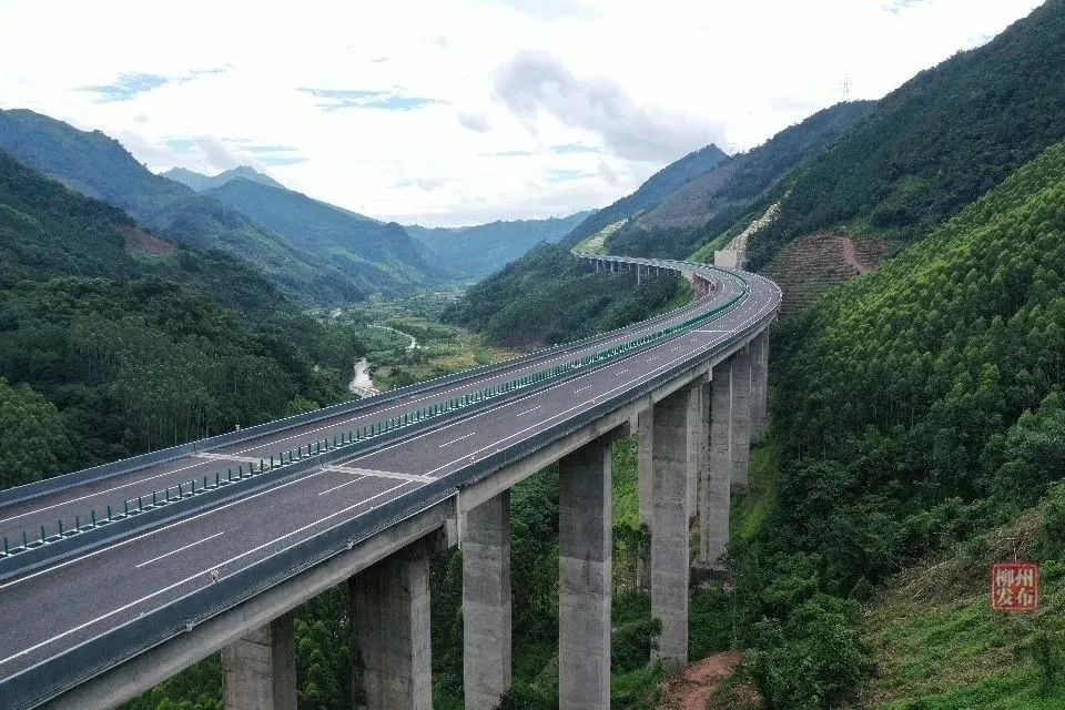 桂林至钦州港高速公路
