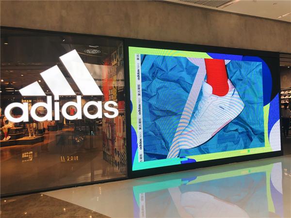 In-depth review of Adidas: both technology and fashion, supply chain and digital channels win