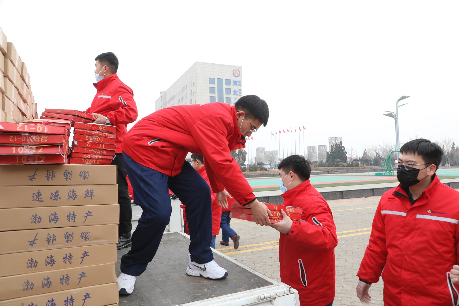 Xinhai Holding Group continuously issued Spring Festival benefits to warm the hearts of employees