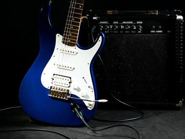手工吉他厂家教你电吉他保存与保养方法
