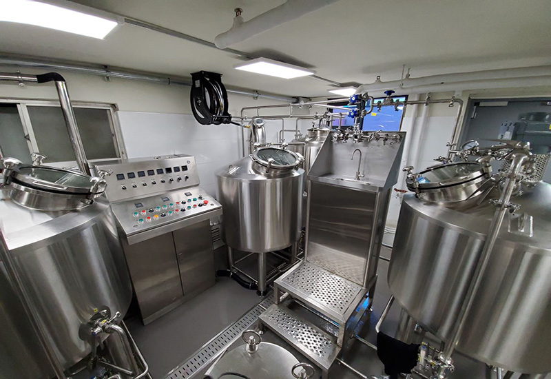 2019年9月 韩国250L精酿啤酒交钥匙工程完成安装