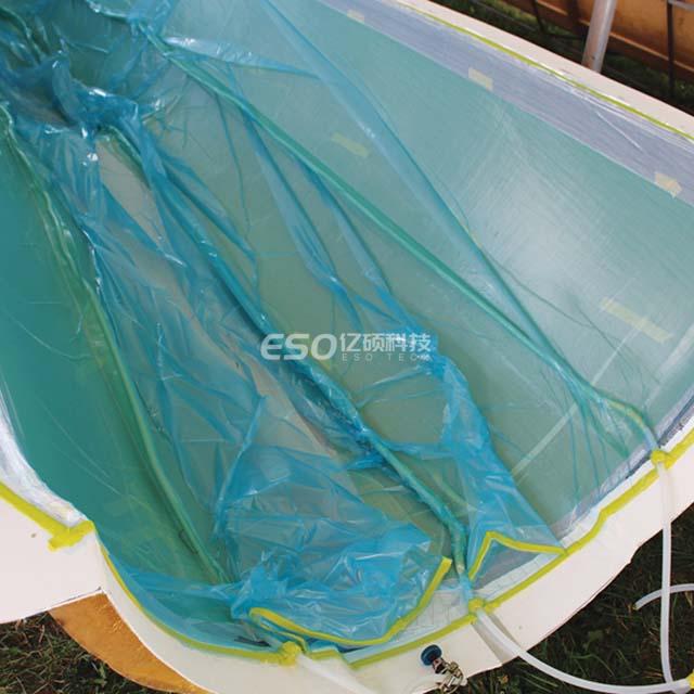 Mastic sealing for vacuum bag