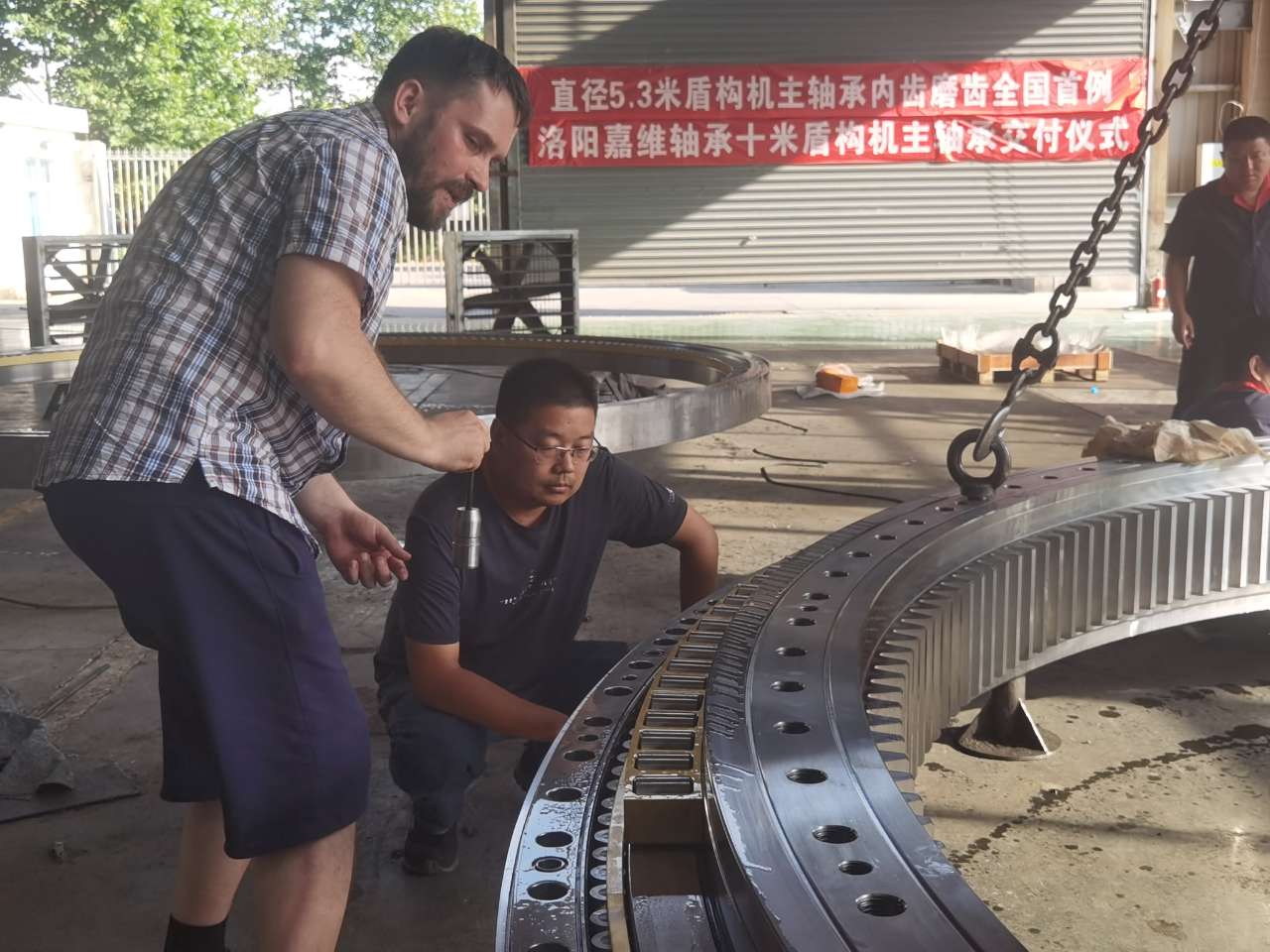 Slew bearings with an outer diameter of 5300mm are exported to Russia