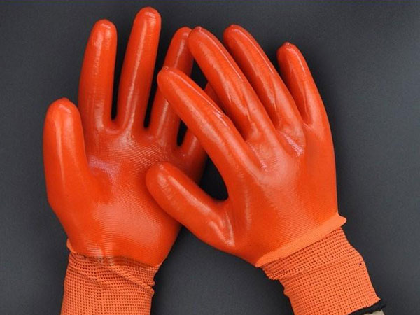 How often is it appropriate to replace labor protection gloves? What factors need to be considered