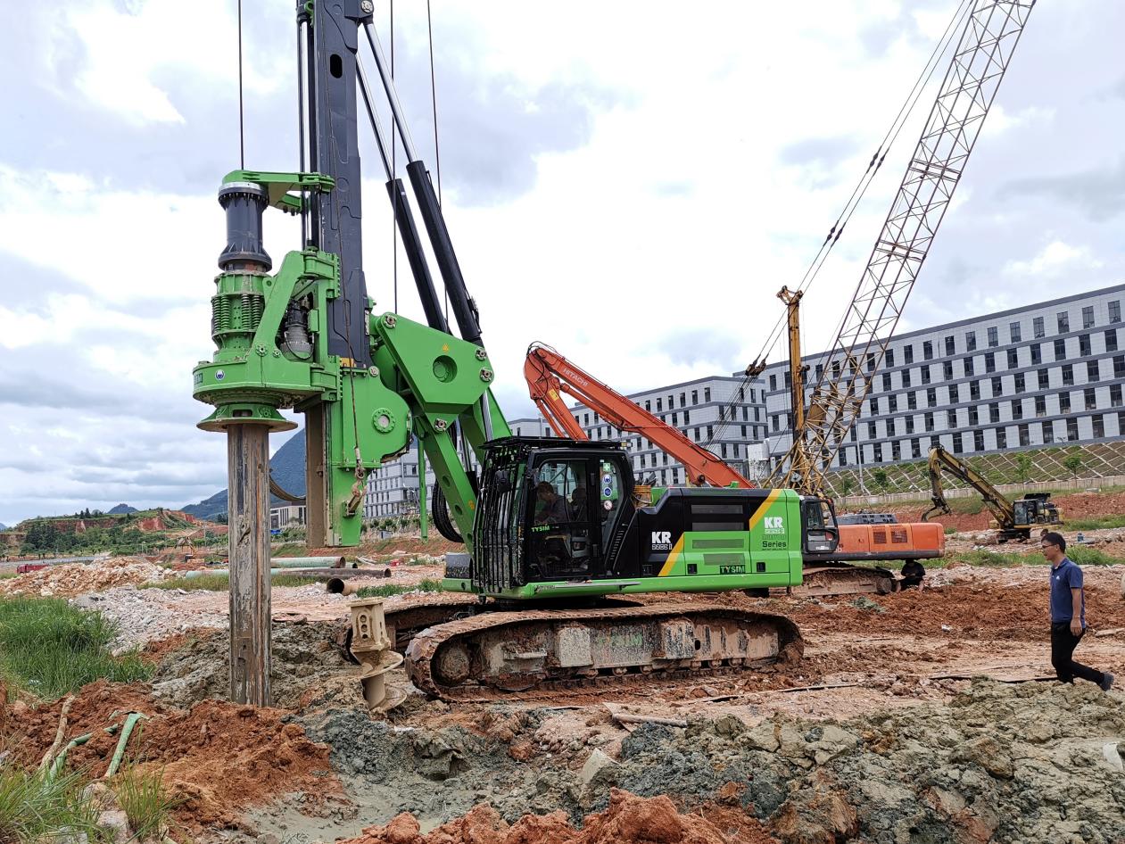 旋挖机在城市基础设施建设中的应用