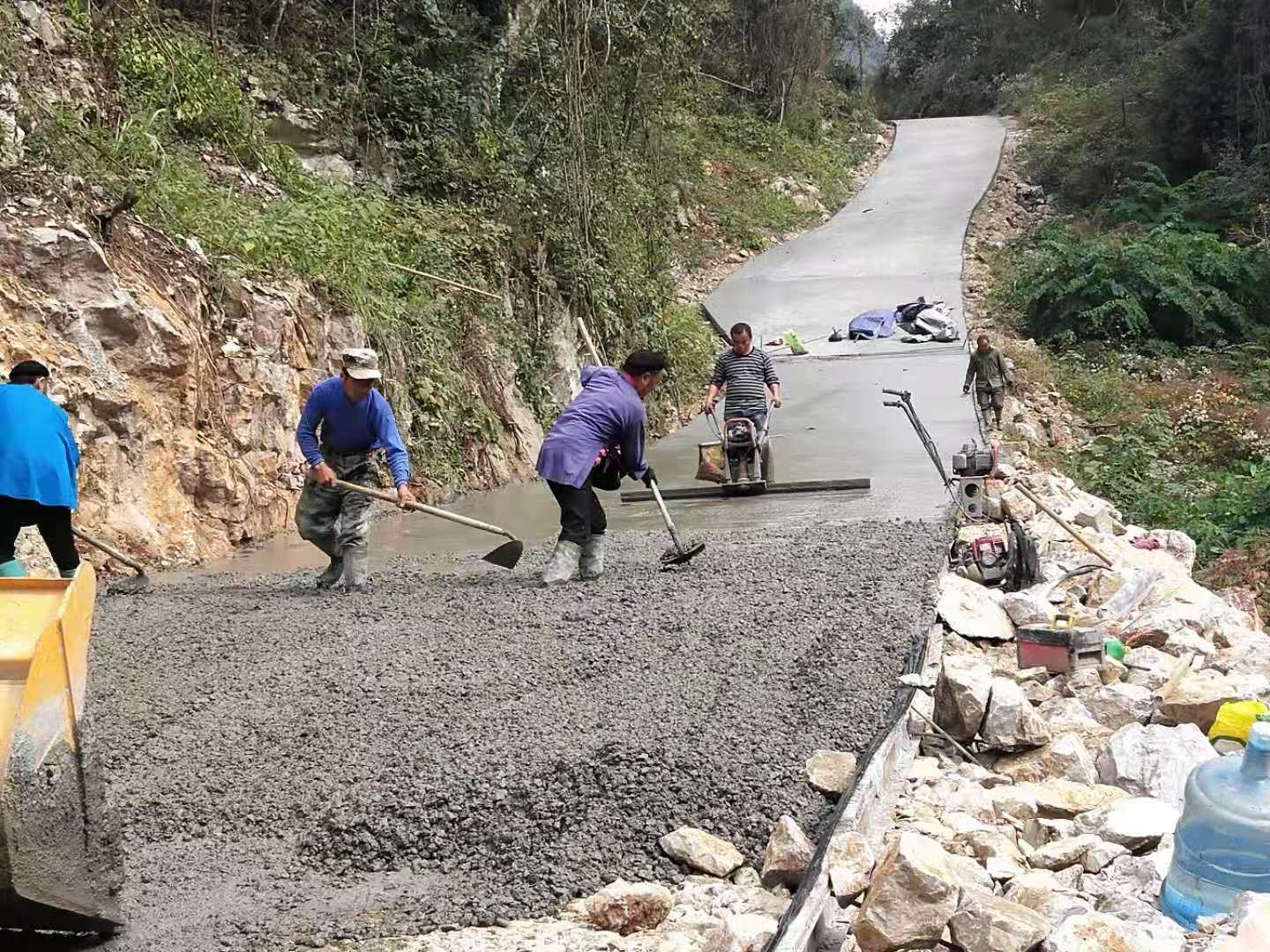 荔波县岩寨至拉打农村扶贫公路项目