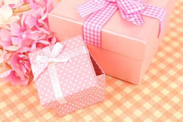 How to design a folding gift box to attract more users