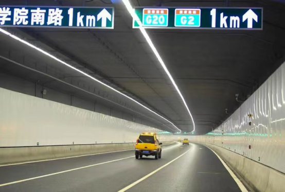 Spark Illuminates Jinan Yellow River Avenue Tunnel