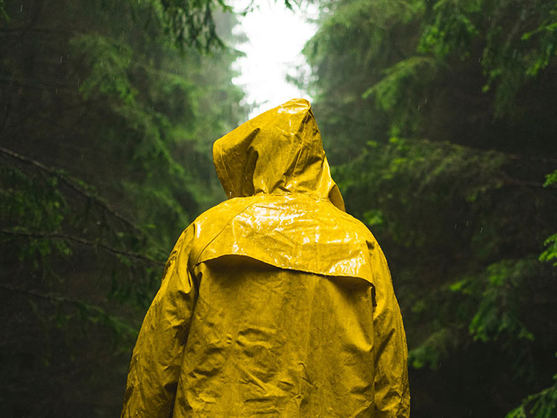 Which raincoat fabric is good? What is the difference between poncho and poncho?