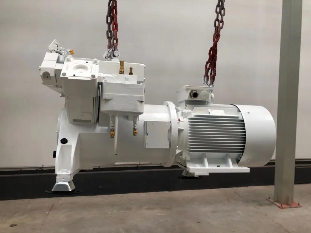 CSSC Nanjing Luzhou MacGregor Machinery Co., Ltd successfully delivered the first domestic top brand air compressor