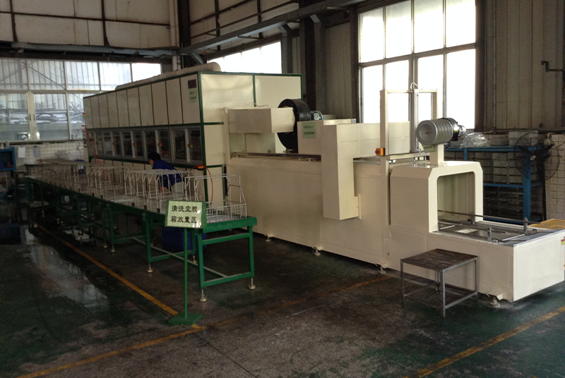 Automatic precision hardware ultrasonic cleaning and drying machine