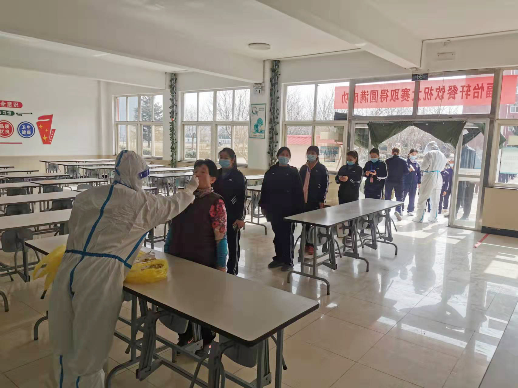 Fangzheng School : 작은 가족을 포기하고 모두를 돌보십시오. 전염병은 여전히 ​​​​그리고 투쟁은 끝이 없습니다.