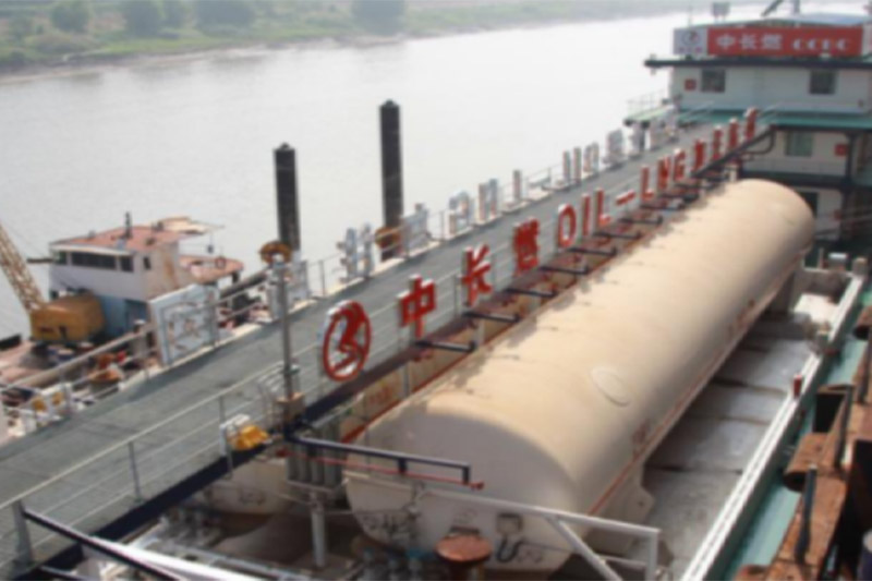 LNG barge bunkering systemc