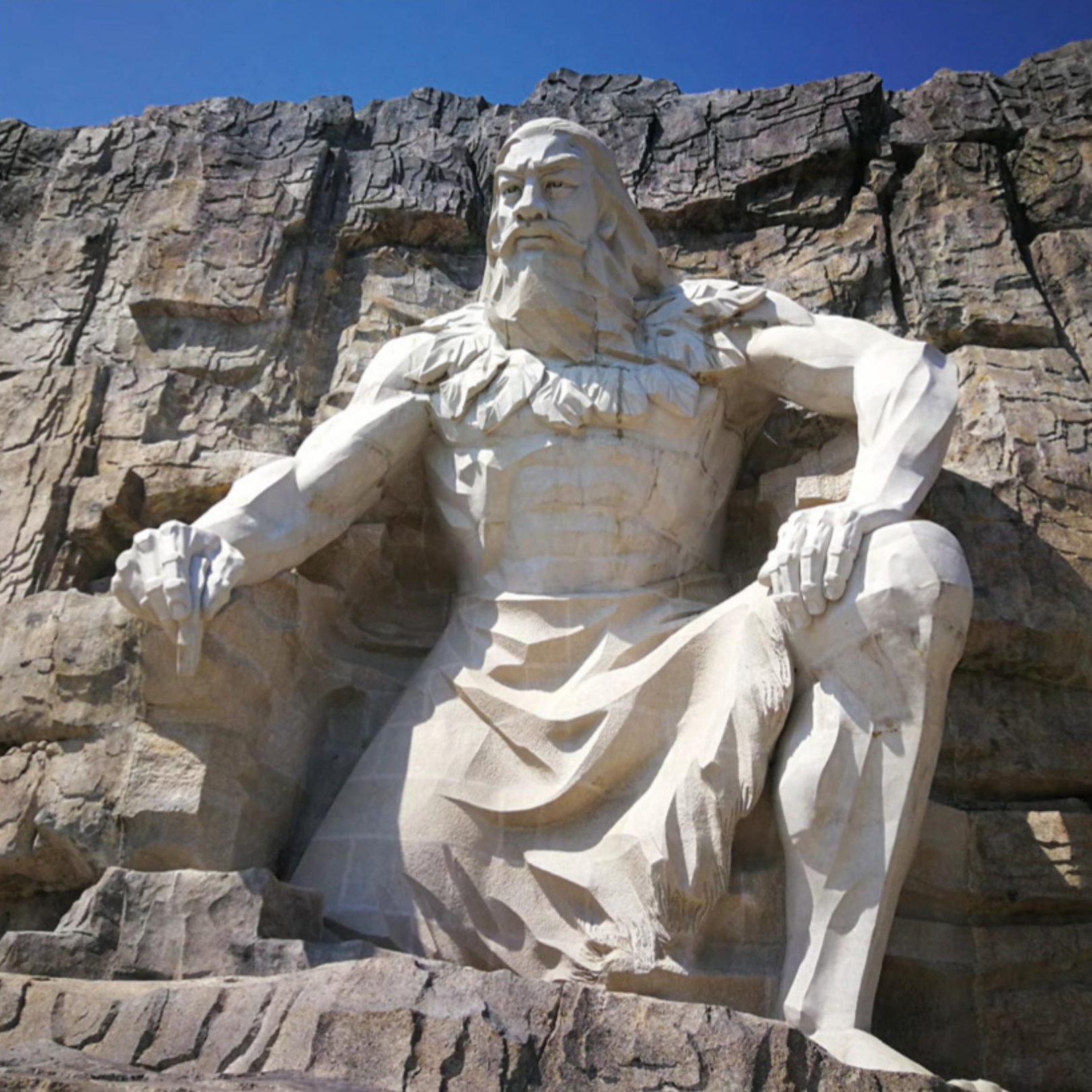 公共艺术——伏義石雕像