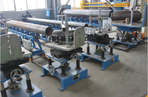 Small & middle diameter pipe multifunctional fitting up station