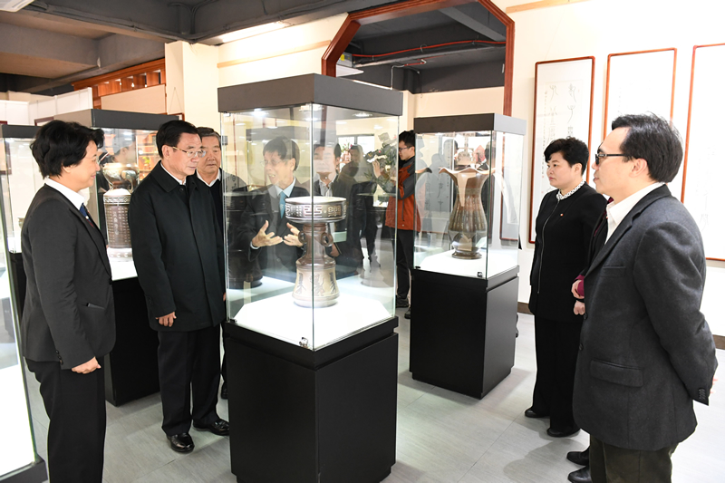 原中央政治局常委、中央纪委书记贺国强同志到艺术馆调研考察。