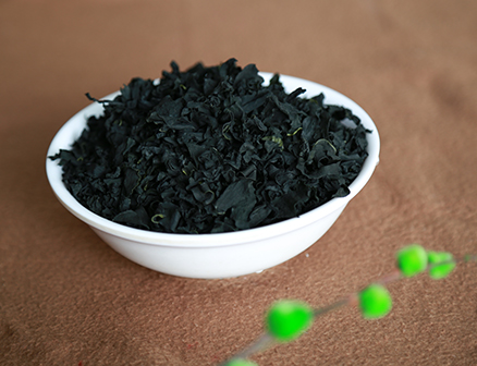 Dried wakame leaves