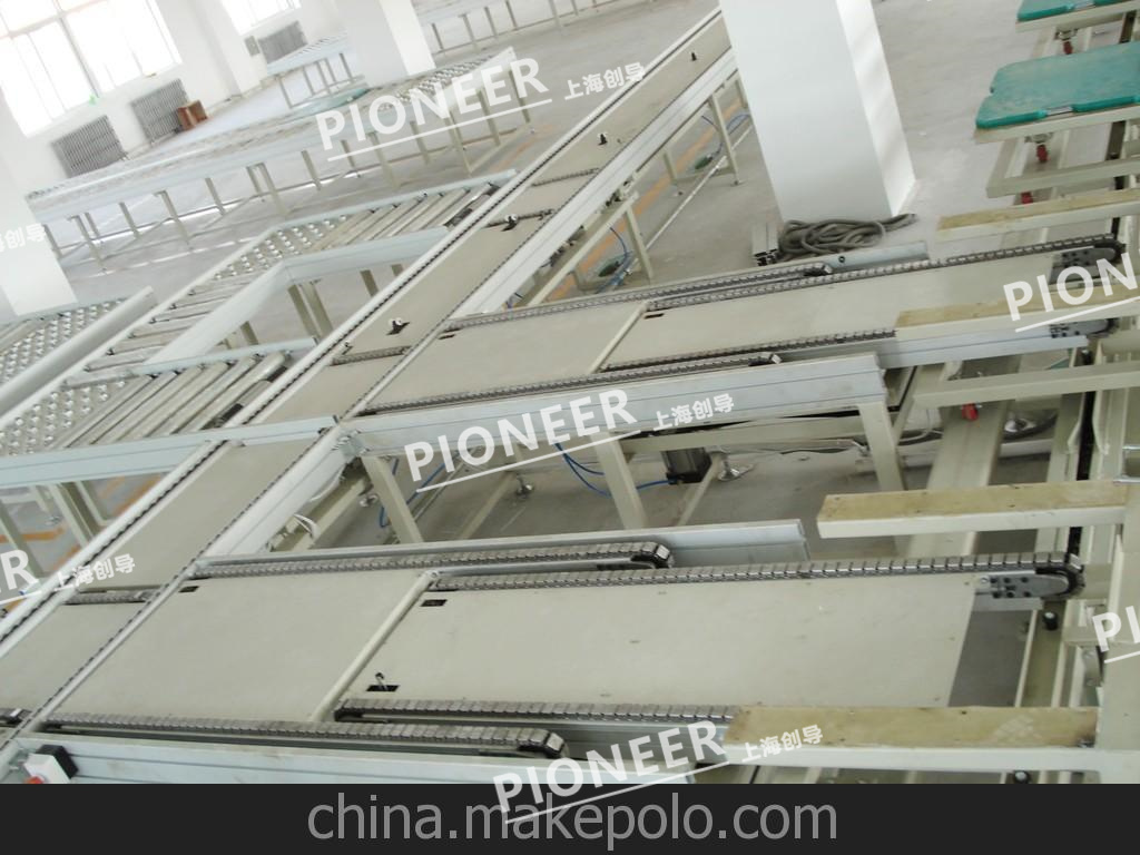 Flat top chain conveyor line