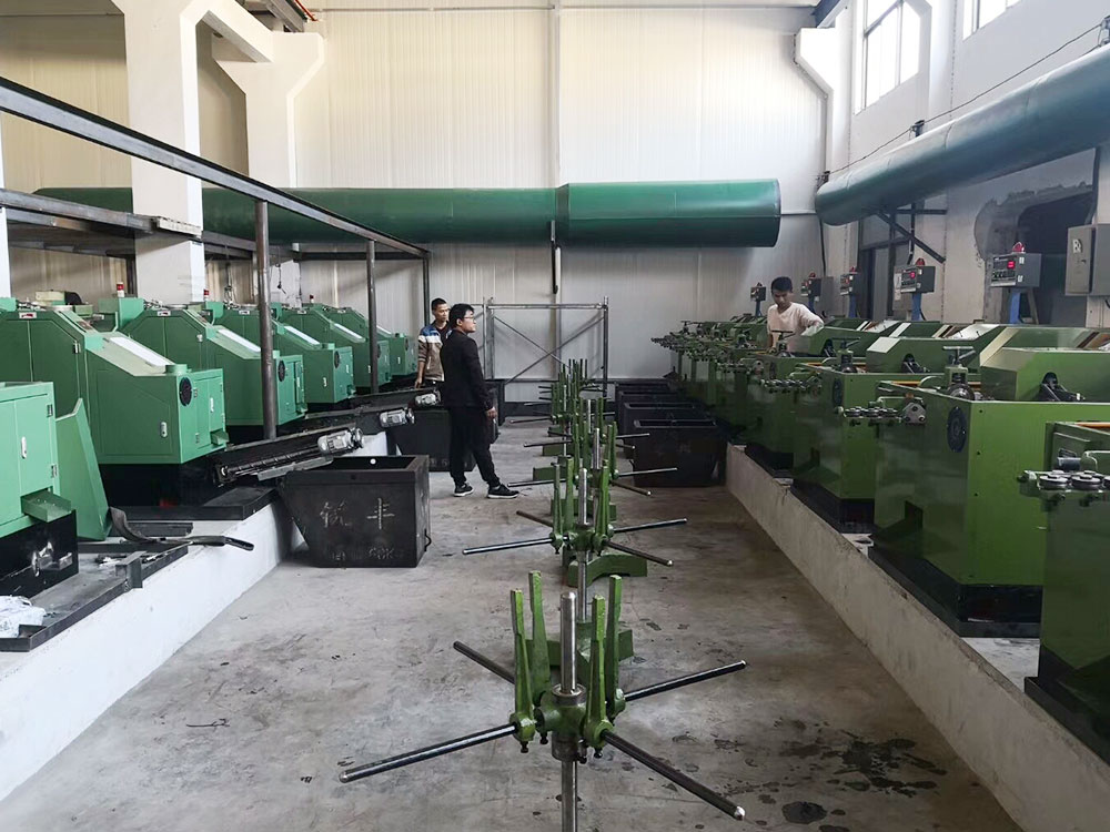 Cold heading machine and thread rolling machine