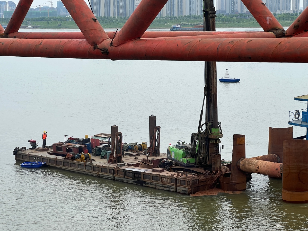 “泰程基础”参与江西南昌赣江洪州大桥水上支护桩施工